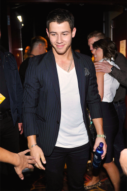 Nick so hot 😍😍😍