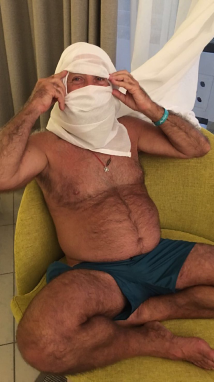 iraqigay21: Hot hairy daddy i wan’t to suck him