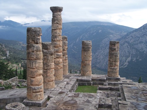 mostexcellentcanopy:The Temple of Apollo, 4th century BCEDelphi (Δελφ&