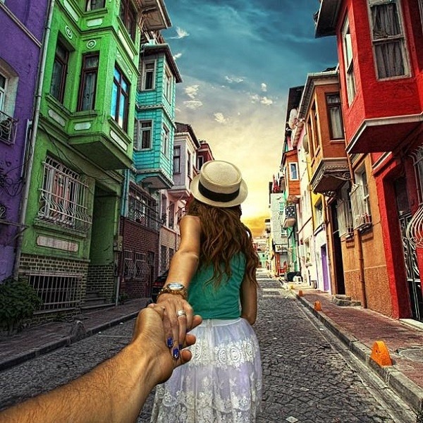 skape-arts:  the idea is aesthetically beautiful. love takes you to anywhere.  
