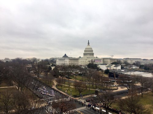 hooligan-nova:  dragoni:  Donald Trump’s Inauguration Parade Looks to Be Sparsely Attended   Let history show the truth because #FactsMatter Ben Carson and empty presidential viewing stand Other Sources:  In photos: President Donald Trump’s Inaugural