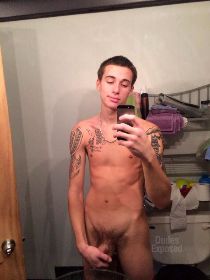 sk8trfuktoy:  in2younger:  Nice, the bulge is hot, well then u can see the rest!Cute