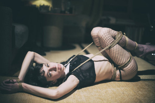 cinebulle: First session at home with Luna Persephonia - Ropes and pic by me