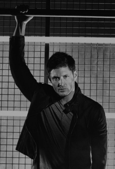 Jensen Ackles | S9 Photoshoot Outtake | full pic
