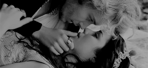 CRAZY KISSING