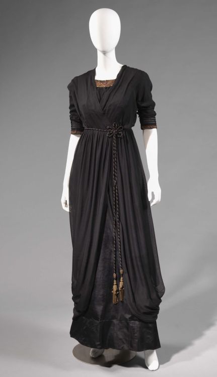 ash-of-the-loam: fripperiesandfobs: Reception dress ca. 1912-14 From the exhibition “Defy