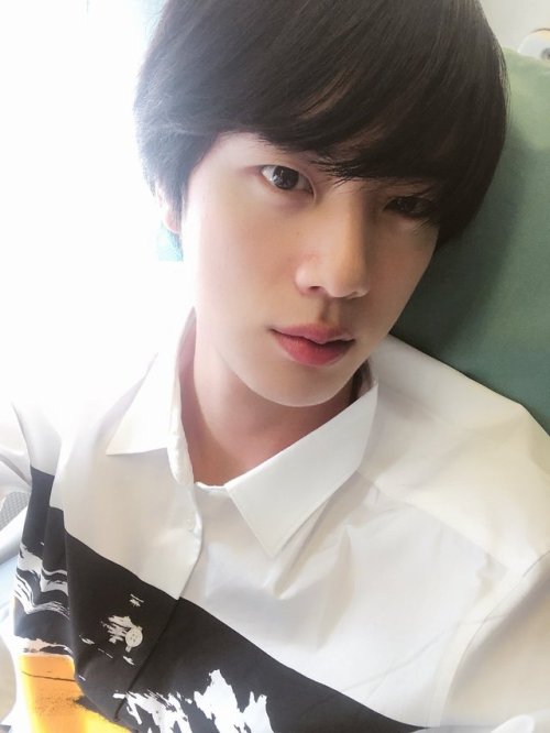 180413 Jin’s Tweet간다 pic.twitter.com/2hOetheDtUI’m goingTrans cr; Soren @ bts-trans