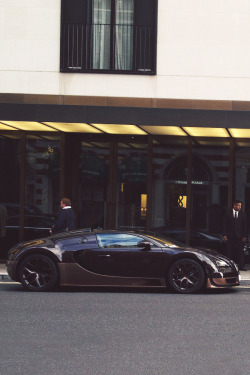 alecsgrg:  Bugatti Veyron Vitesse “Rembrandt” 