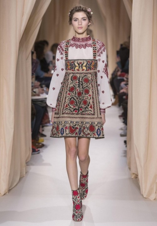ruscatontheroof:Valentino SS15. Russian folklore inspiration.Русский фольклор и Valentino SS15.