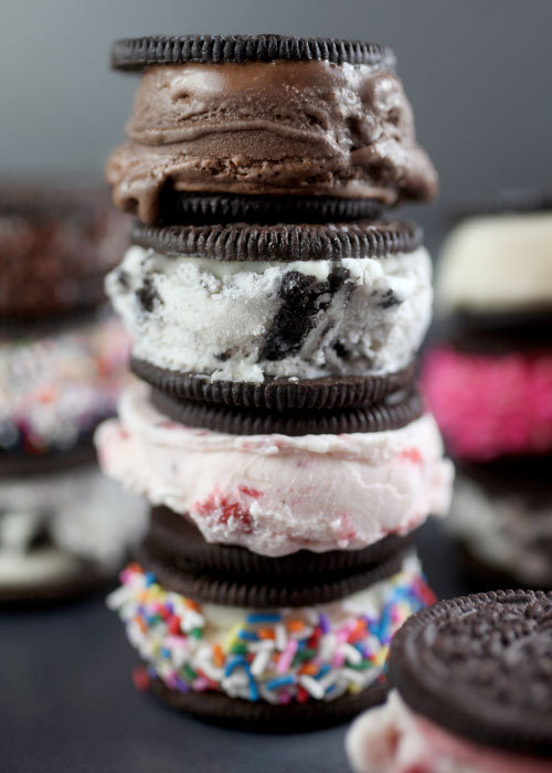do-not-touch-my-food:  Easy Oreo Ice Cream Sandwiches