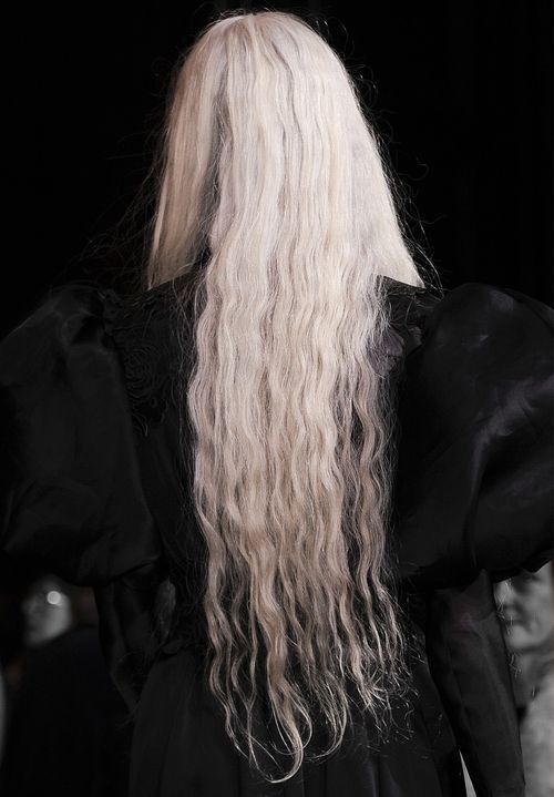 hapless-hollow:Giles Deacon / Ready-To-Wear / Fall 2013