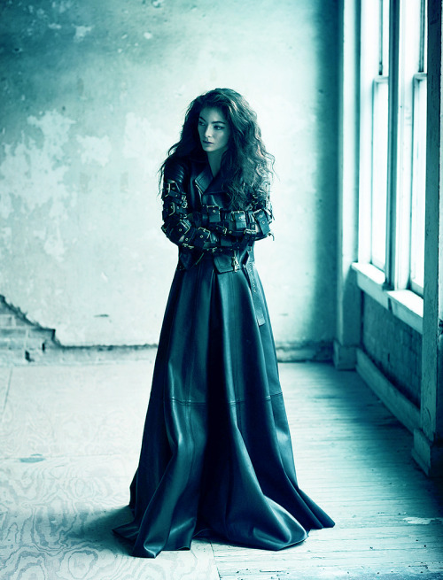 Lorde by  Chris Nicholls for Fashion Magazine Canada http://its-erva-venenosa.tumblr.com/ - légalise