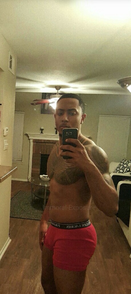 dallasfreakynigga:  titaniumtopper:  vivalablkmen:HOTTIE https://titaniumtopper.tumblr.com/archive