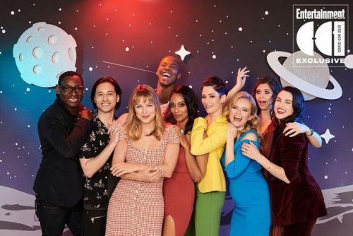 dailycwsupergirl:Supergirl cast for Entertainment Weekly