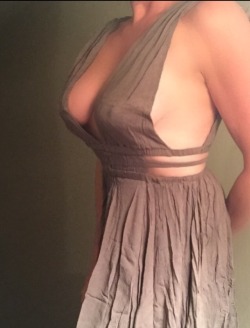 welshmilfsex:  My new dress works for  Side-Boob