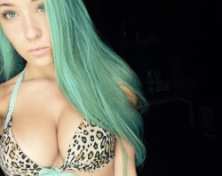 completelyyclueless:  Lets take a second to imagine my hair was actually blue