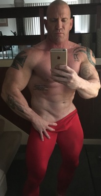 irishmusclegod:  FB page is “Irish muscle”  Skype is “irishbodybuilder”