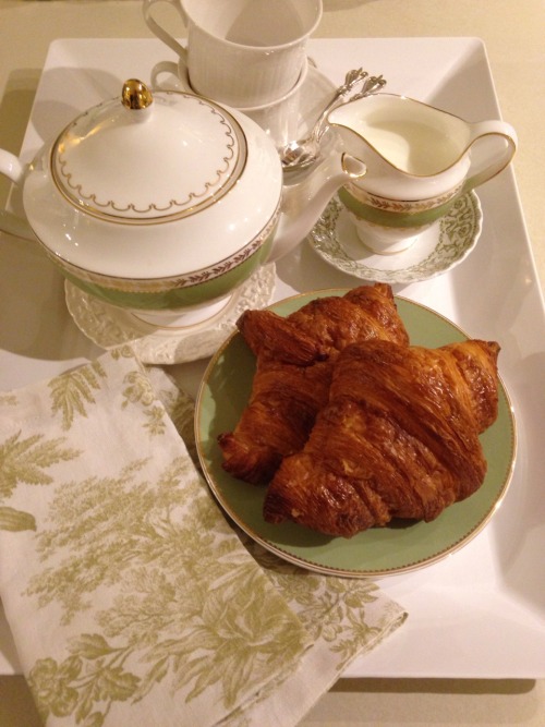 berniewong:Post- rehearsal tea and croissants tray.Dozed off with cats on sofa after this.