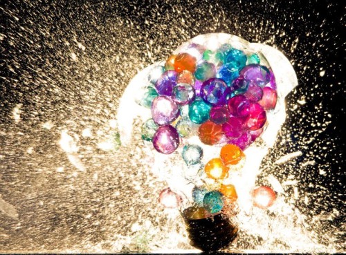 wildflowersinwater: American artist Jon Smith’s exploding lightbulb art