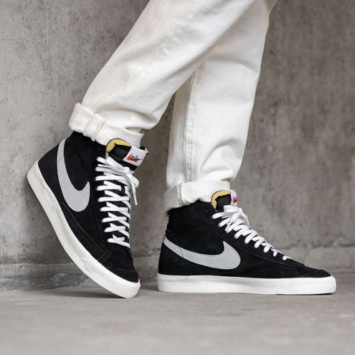 A clean and easy to rock black suede covers the Nike Blazer Mid 77 Vintage along with Pure Platinum 