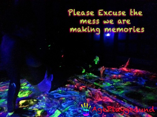 little-bratty-sloth:  ageplayground:  Glow in the dark/ Black-light Twister was EPIC!!!!  Wah!! Where was this??!!