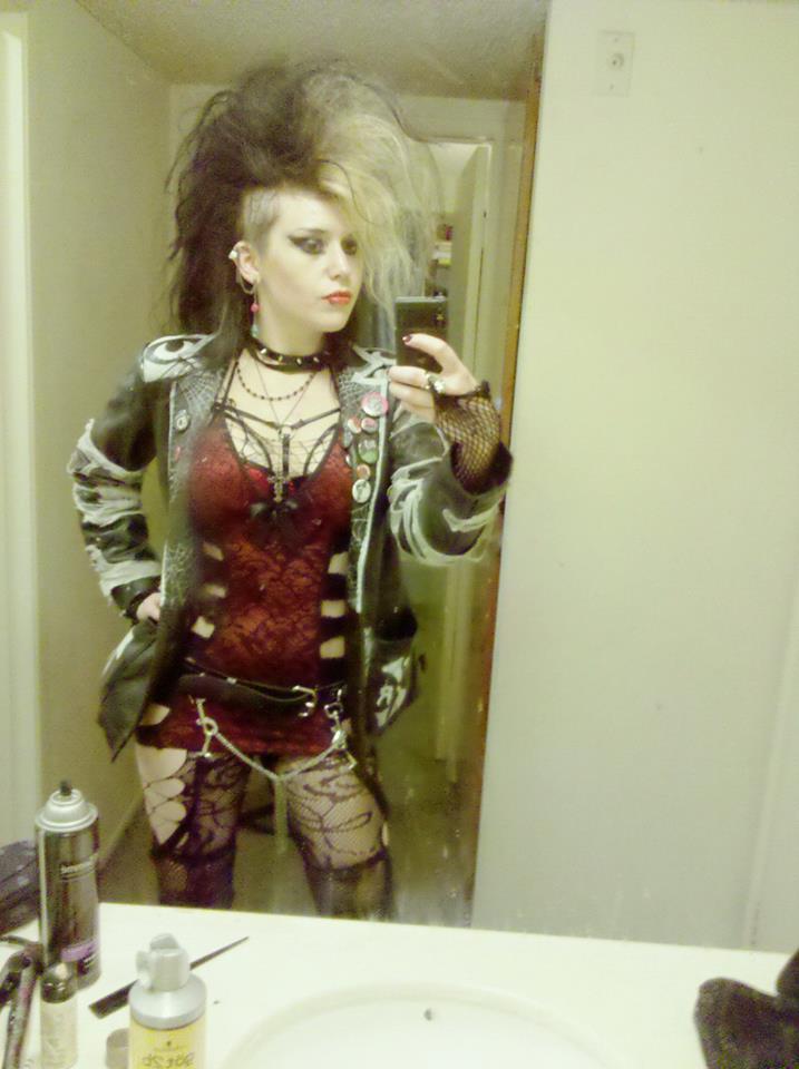laviegothique:  ran out of hairspray so the ‘hawk is looking sad but all ready