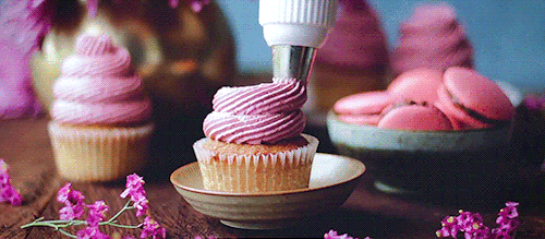 sparkles-and-cupcakes:Lime cupcakes filled with Raspberry Jam and Cream cheese frosting