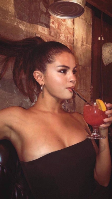your-search-is-over:  Selena💋