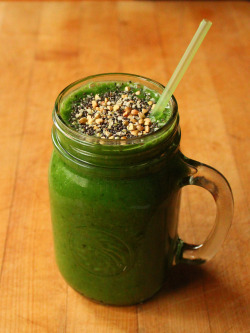 garden-of-vegan:  Green smoothie (approx.