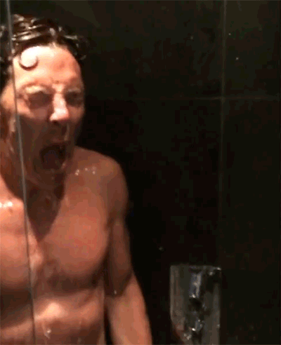 daemontool:  huffingtonpost:  Benedict Cumberbatch’s ice bucket challenge is even