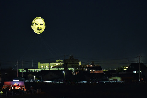 ofools: hollowedskin: shihlun: A giant helium balloon bearing the face of an ojisan (middle-aged man