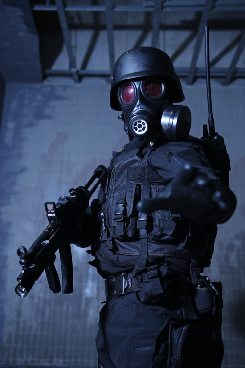 residentevilrevelations:Resident Evil: Revelations - Cosplay (Part 2)