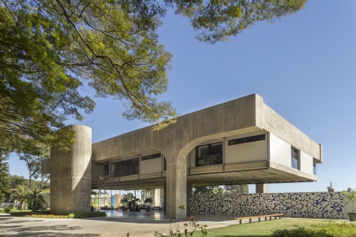 sosbrutalism:The Residência José da Silva Neto, designed by the Brazilian architect João da Gama Fil