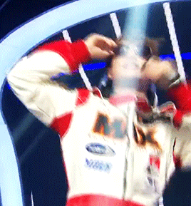 porokrong:  because one pair of glasses is not enough for jongin