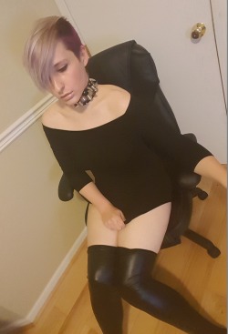 turtlesaredandy:  Took some more pictures tonight.An article of clothing I purchased off Amazon was supposed to be here today, but I guess my 2-day shipping turned into 3-day shipping.I told myself I was going to snap some pics tonight, so I ended up