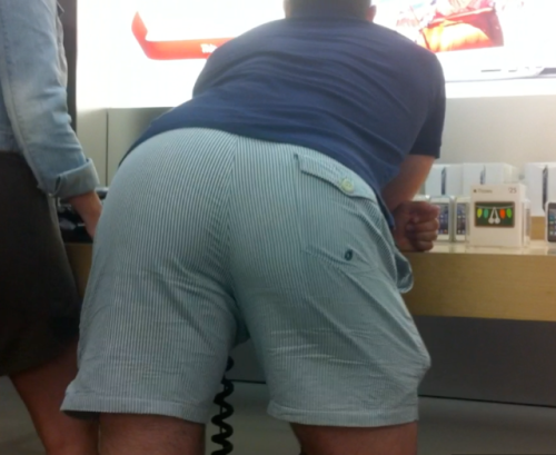 abrocuriousblog:  Such a tease…  😍  Follow BroCurious!