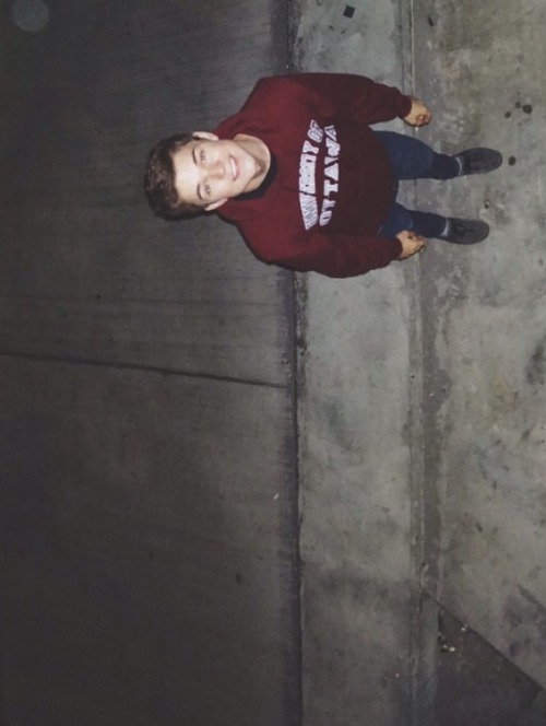 mybirthdaycard:  virgined:  mybirthdaycard:  :-)))) irl  hi ryan :-))))   TRISH TAKES CARE OF ME
