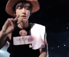 ohhsenshine:  rip whoever is the owner of the phone  