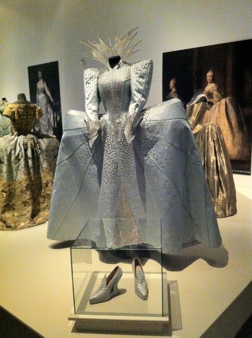 Thierry Mugler’s costume for Lady Macbeth, Festival d’Avignon, 1985
