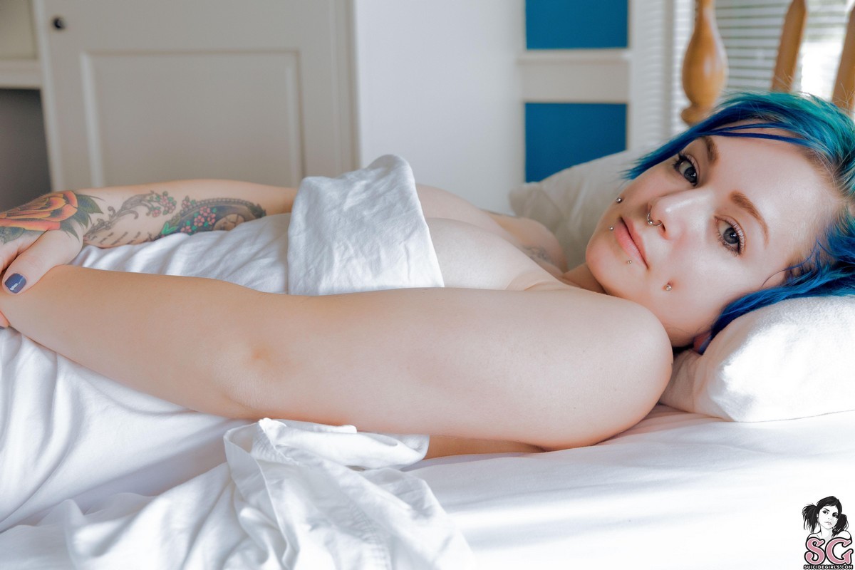 namaste-azaadi:  She is perfect with blue hair ♥