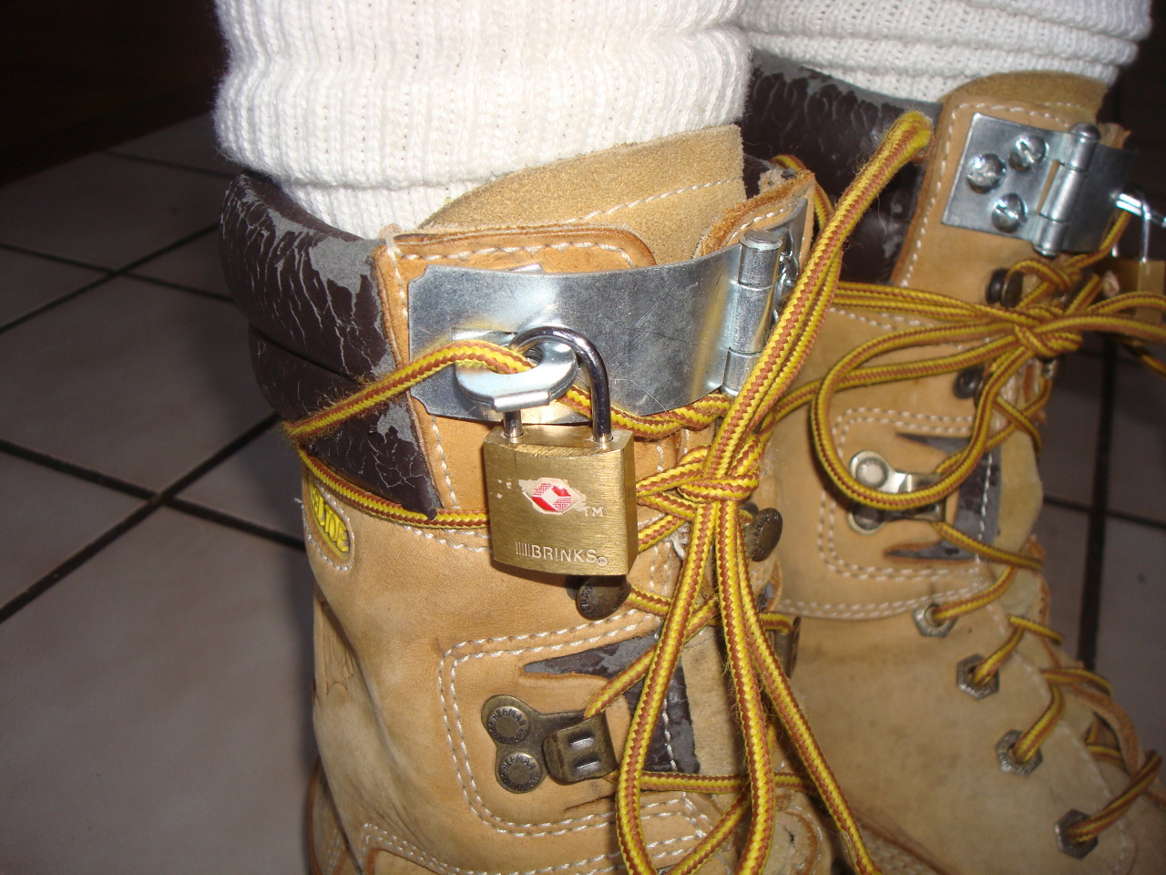 bootedskn:  gduk:  hardrubberlabour:  workergear:  padlockedshoes:  CUSTOMIZED BONDAGE