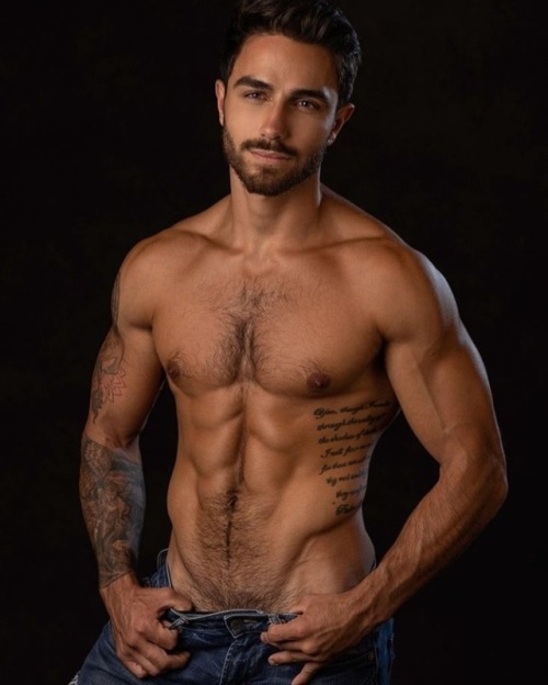 manlover2:Abs &amp; Tats………….