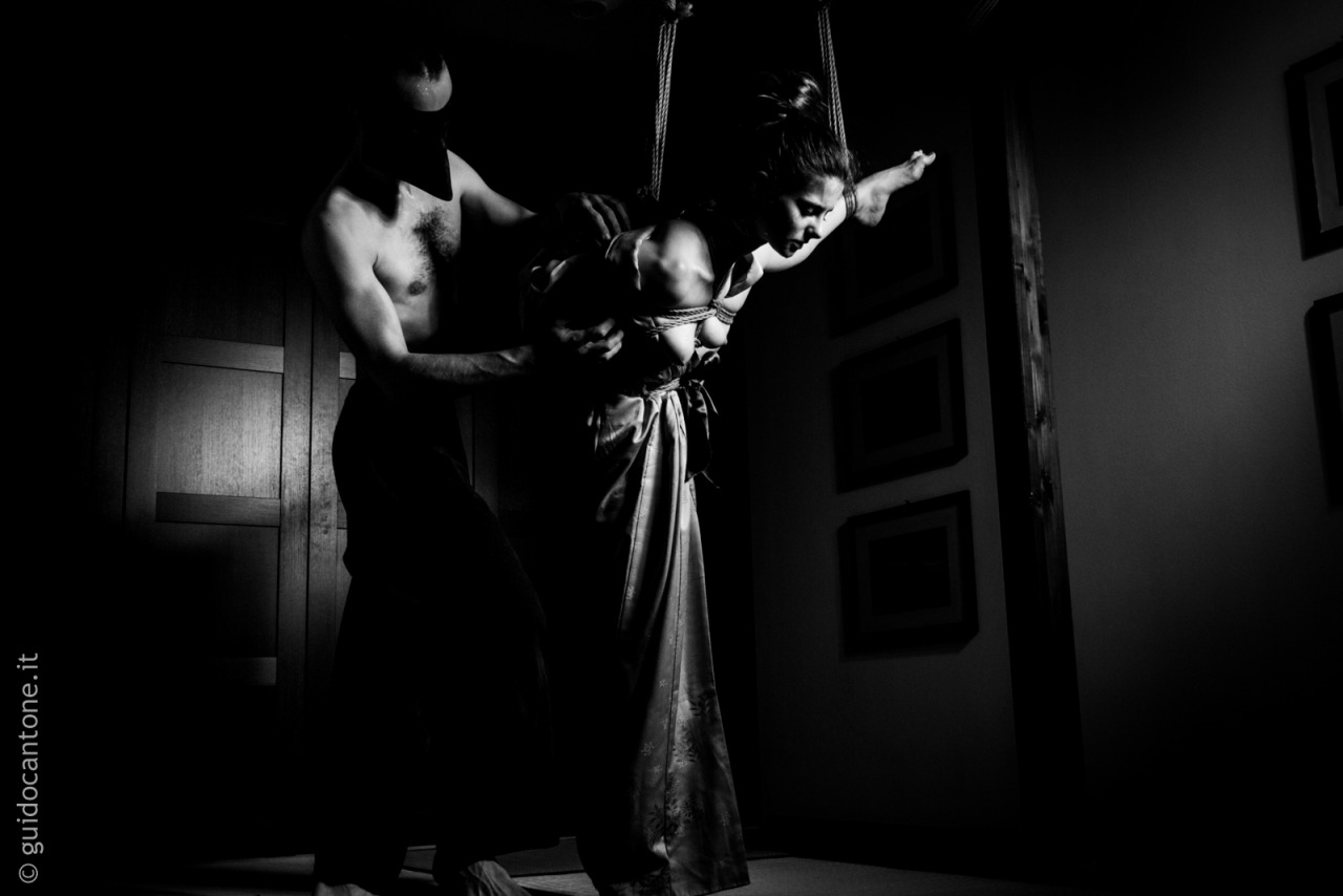 kirigamikinbaku:  ropes Kirigami photo Guido Cantone www.guidocantone.it full set http://www.abbraccidicorde.com/home/?page_id=1824