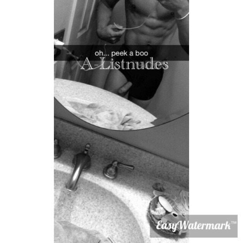 fuckustevepena:  He’s NAKED!!  Nate Garner is Vine and Instagram phenomenon signed by Wilhelimina Models LA.