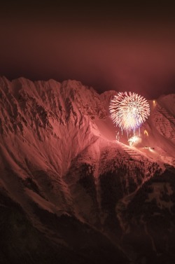 dr4gonland:  Firework in the Mountain by Ruben Schmidt