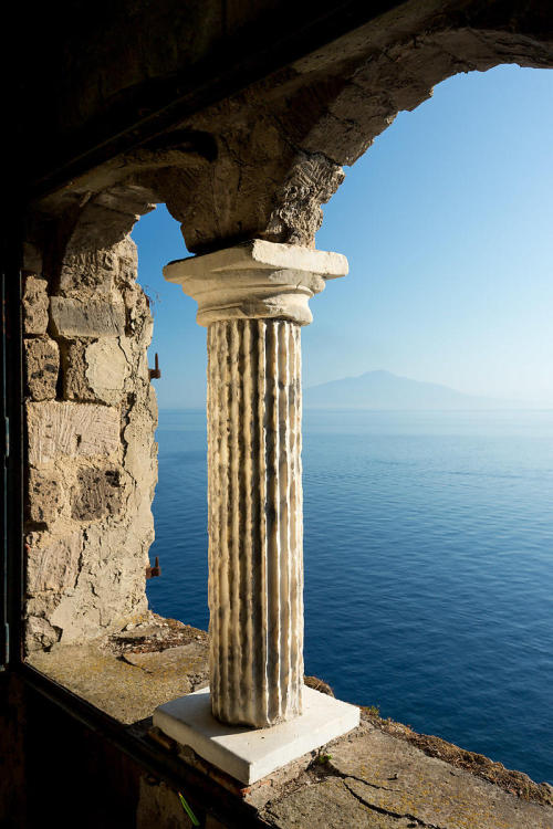 arjuna-vallabha:  View of Vesuvio from Villa Astor, Sorrento, Italy