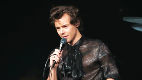 hampsteadharry:Harry arguing with a fan about half birthdays feat. sheer shirt - Seattle, WA