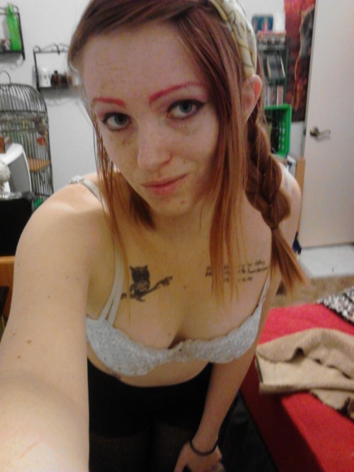 sweettartkisses snaps a quick selfie for us. She is also brand new to our contest!