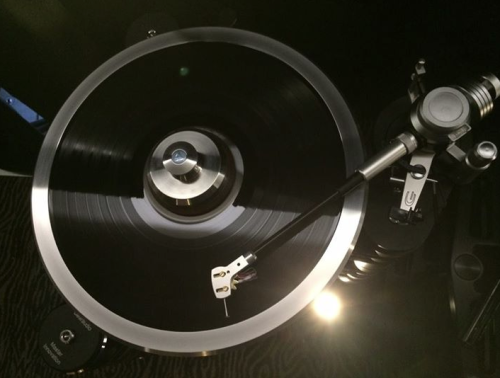 musicalsurroundings:  Graham Phantom Elite tonearm in action. Clearaudio Master Innovation, Goldfinger Statement cartridge, and Aesthetix electronics playing a nice support role for this debut. AXPONA 2014 in the O’Hare room at the Westin. Show reports