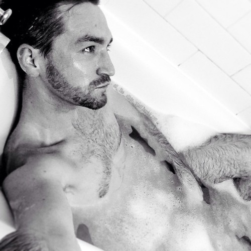 all-the-other-stuff:  I had a bath. 🛀